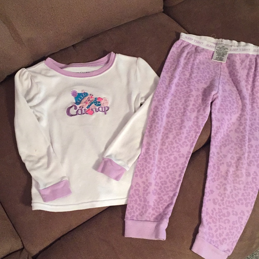 Size 4t light long sleeve cat pajamas!
